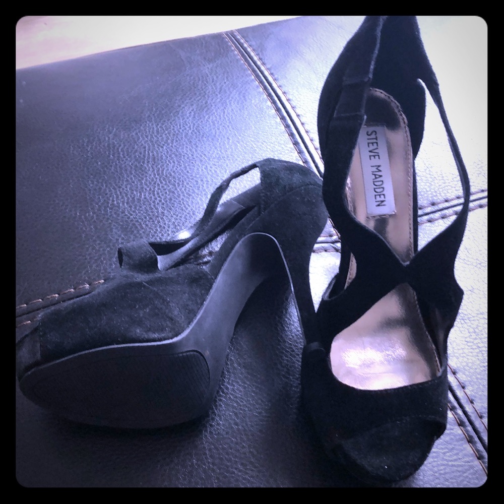 Never before worn Steve Madden peep toe heels